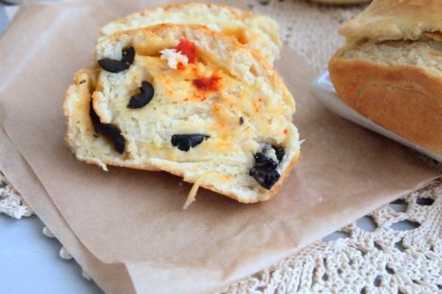 Пирог-рулет с маслинами, вялеными перцами и сыром Пирог-рулет с маслинами, вялеными перцами и сыром