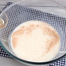 Влейте растительное масло Влейте растительное масло