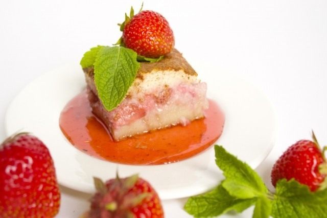 Клафути с клубникой