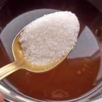 Добавляем в закваску сахар