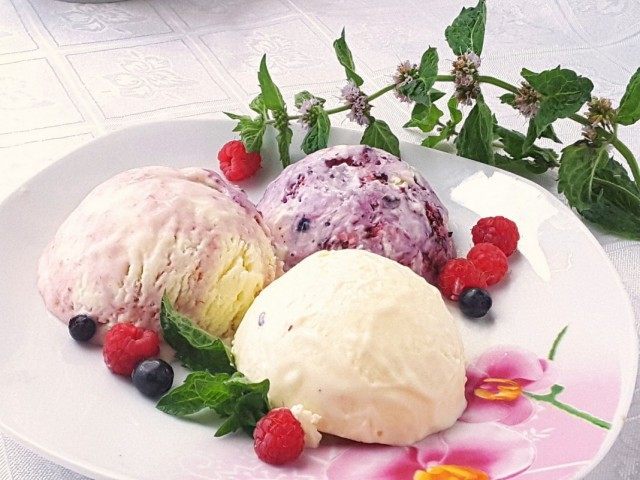 Домашнее мороженое. Сливочный пломбир с ягодами