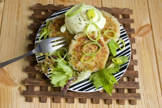 Котлеты из творога с сельдереем и яйцом пашот Котлеты из творога с сельдереем и яйцом пашот