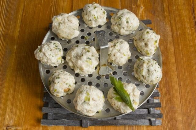 суп пюре с куриными фрикадельками. Ovoshchnoi sup s frikadelkami iz kuritcy 06. суп пюре с куриными фрикадельками фото. суп пюре с куриными фрикадельками-Ovoshchnoi sup s frikadelkami iz kuritcy 06. картинка суп пюре с куриными фрикадельками. картинка Ovoshchnoi sup s frikadelkami iz kuritcy 06. Как вкусно и недорого накормить семью? Приготовьте суп-пюре с фрикадельками! Это сытное блюдо понравится вам быстротой в приготовлении и универсальностью, т.к. давать его можно даже маленьким деткам от 1,5 лет.