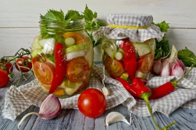 Салат из маринованных овощей с чили и мятой на зиму Салат из маринованных овощей с чили и мятой на зиму