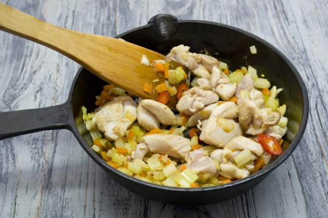 солянка рецепт с рисом и курицей. Solianka sbornaia s kuritcei i risom 09. солянка рецепт с рисом и курицей фото. солянка рецепт с рисом и курицей-Solianka sbornaia s kuritcei i risom 09. картинка солянка рецепт с рисом и курицей. картинка Solianka sbornaia s kuritcei i risom 09. Всем здравствуйте! Хочу предложить Вам рецепт очень вкусной солянки Готовить эту вкусняшку меня научила свекровь.