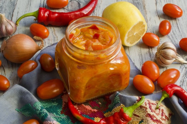 Кисло-сладкий соус из черри с лимоном и чили Кисло-сладкий соус из черри с лимоном и чили