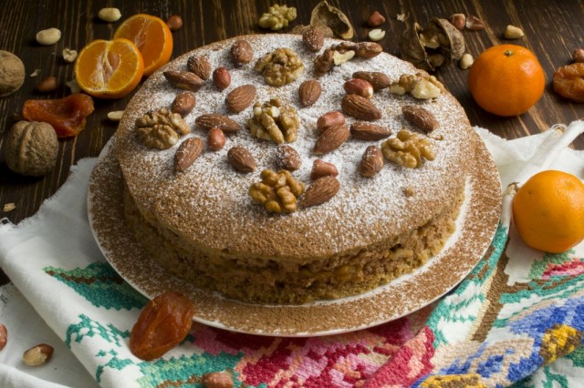 Вегетарианский торт с фруктами и орехами Вегетарианский торт с фруктами и орехами