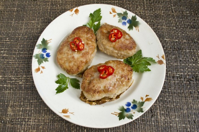 Сочные котлеты из свинины с картофелем Сочные котлеты из свинины с картофелем