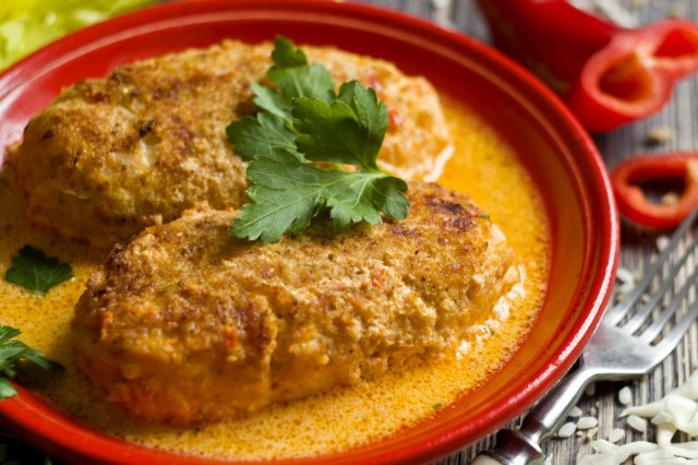 Ленивые голубцы в духовке с рисом и курицей в томатном соусе Ленивые голубцы в духовке с рисом и курицей в томатном соусе