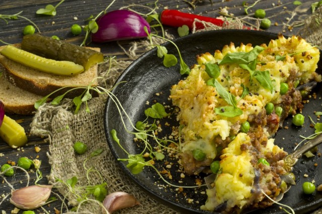 Картофельный пирог с фаршем и овощами Картофельный пирог с фаршем и овощами