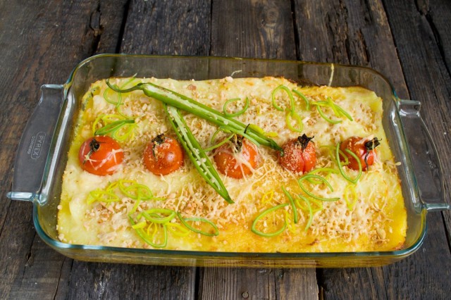 Пастуший пирог с курицей под сырно-арахисовой корочкой Пастуший пирог с курицей под сырно-арахисовой корочкой