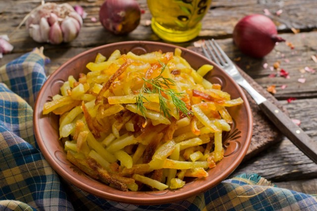Жареная картошка в духовке — когда хочется себя побаловать