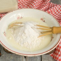 мачанка с ребрышками рецепт. machanka po krestyanski s kolbaskami i svinyimi ryobryishkami 12. мачанка с ребрышками рецепт фото. мачанка с ребрышками рецепт-machanka po krestyanski s kolbaskami i svinyimi ryobryishkami 12. картинка мачанка с ребрышками рецепт. картинка machanka po krestyanski s kolbaskami i svinyimi ryobryishkami 12. Рецепты мачанки в белорусской кухне очень просты, и приготовить их совсем не сложно. Моканка или мачанка по-белорусски считается самым колоритным кушаньем национальной кухни. Это сытное, густое блюдо, наполненное ароматом поджаренного лучка и копченостей, и напоминающее мясной соус. По традиционному рецепту яство подается с блинами. Их нужно свернуть «кульком» или широкой полоской, и брать вместо ложек, чтобы макать (мочать) или зачерпывать густое содержимое посуды. Подают кушанье не только с мучными блинами, но и с картофельными. Самая знаменитая разновидность яства – мясная, но существует яичная на шкварках, и рыбная.