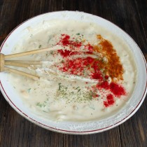 оладьи с кукурузой консервированной и зеленым луком на кефире рецепт. oladi s kukuruzoy i lukom nastoyashhiy domashniy fast fud 11. оладьи с кукурузой консервированной и зеленым луком на кефире рецепт фото. оладьи с кукурузой консервированной и зеленым луком на кефире рецепт-oladi s kukuruzoy i lukom nastoyashhiy domashniy fast fud 11. картинка оладьи с кукурузой консервированной и зеленым луком на кефире рецепт. картинка oladi s kukuruzoy i lukom nastoyashhiy domashniy fast fud 11. Оладьи с кукурузой и луком — простое, вкусное блюдо, которое легко приготовить на завтрак или на ужин. Оладушки получаются пышными, золотистыми, так и просятся в рот. Оладьи с начинкой или блины с припёком готовят во многих странах мира. Начинки могут быть разными — мясными, рыбными, вегетарианскими, фруктовыми или ягодными. Консервированная кукуруза — простая и доступная начинка, которая всегда под рукой. Кукуруза отлично сочетается с луком и сыром, поверьте, получается очень вкусно!