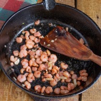 Обжариваем морепродукты Обжариваем морепродукты