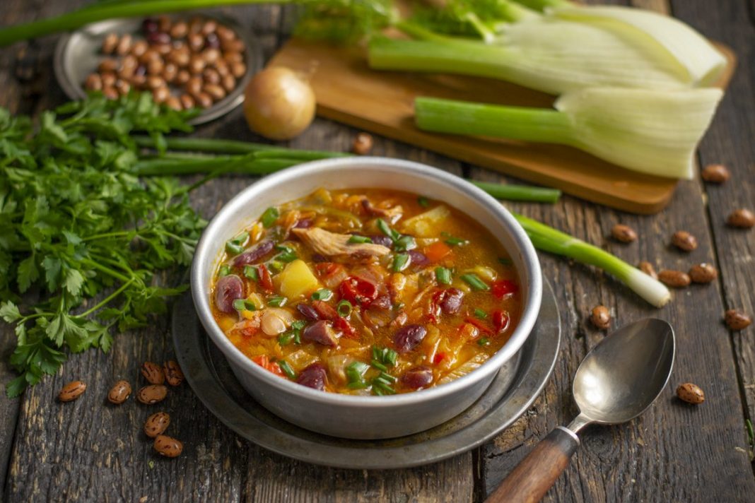 Густой фасолевый суп с картошкой и фенхелем. Пошаговый