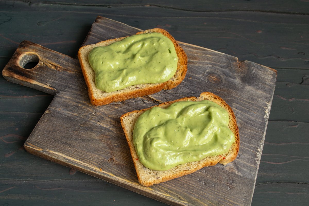 Выкладываем крем гуакамоле Выкладываем крем гуакамоле