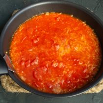 Готовим томатный соус 10 минут на среднем огне