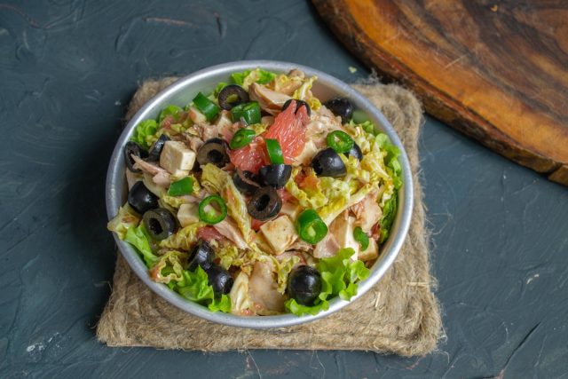Полезный салат с курицей и грейпфрутом готов Полезный салат с курицей и грейпфрутом готов