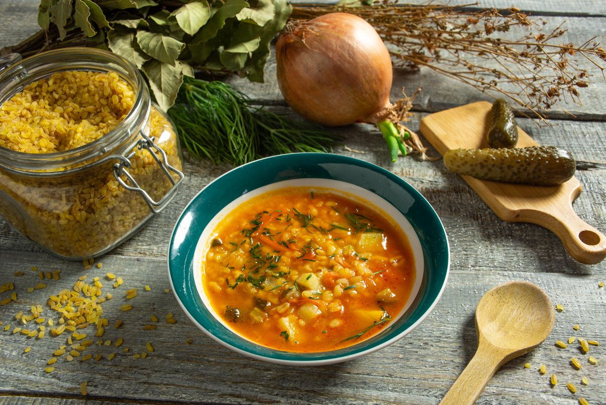 Суп рассольник с перловкой и солеными огурцами с курицей рецепт с фото пошагово