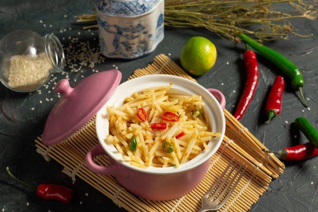 Картофель по-корейски — вкусный овощной салат Картофель по-корейски — вкусный овощной салат
