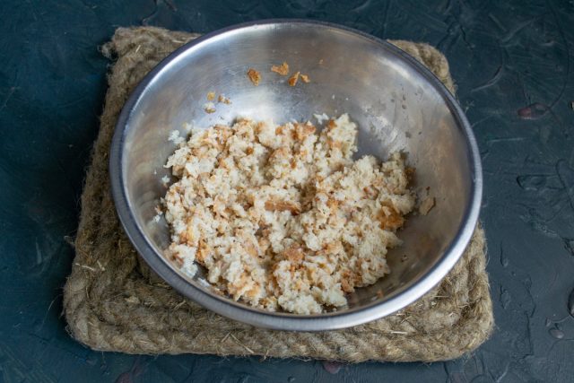 Котлеты с кинзой рецепт. nezhnyie kotletyi iz kurinyih grudok s yaytsom i kinzoy 06. Котлеты с кинзой рецепт фото. Котлеты с кинзой рецепт-nezhnyie kotletyi iz kurinyih grudok s yaytsom i kinzoy 06. картинка Котлеты с кинзой рецепт. картинка nezhnyie kotletyi iz kurinyih grudok s yaytsom i kinzoy 06. Котлеты из куриных грудок с яйцом и кинзой получаются нежными и ароматными. В горячем виде с картофельным пюре — это идеальный обед или ужин, а холодные котлеты — отличное решение для бутербродов! Кстати, домашний чизбургер с такой котлеткой — просто объедение! Котлеты из куриных грудок с яйцом и кусочком сливочного масла внутри никого не оставят равнодушным. Не забудьте про гарнир: нежное картофельное пюре, рассыпчатый рис или салат из свежих овощей — то, что нужно!
