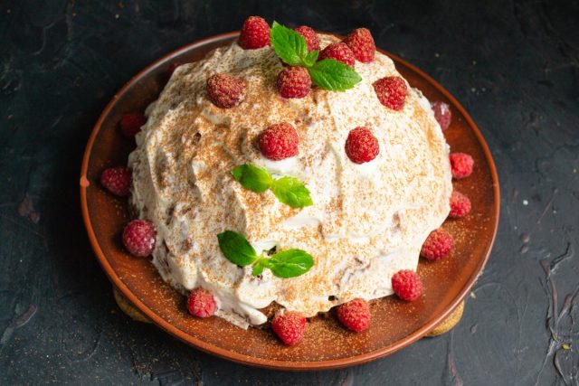 Вкусный торт «Панчо с малиной» готов Вкусный торт «Панчо с малиной» готов
