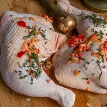 курица с финиками в духовке. aromatnaya kuritsa s rozmarinom i finikami v duhovke 06. курица с финиками в духовке фото. курица с финиками в духовке-aromatnaya kuritsa s rozmarinom i finikami v duhovke 06. картинка курица с финиками в духовке. картинка aromatnaya kuritsa s rozmarinom i finikami v duhovke 06. Курица по-арабски: YouTube / Вкуснейшн с Lana ilanavi
