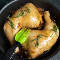 курица с финиками в духовке. aromatnaya kuritsa s rozmarinom i finikami v duhovke 11. курица с финиками в духовке фото. курица с финиками в духовке-aromatnaya kuritsa s rozmarinom i finikami v duhovke 11. картинка курица с финиками в духовке. картинка aromatnaya kuritsa s rozmarinom i finikami v duhovke 11. Курица по-арабски: YouTube / Вкуснейшн с Lana ilanavi