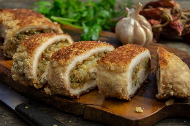 Куриный рулет из грудки по-восточному Куриный рулет из грудки по-восточному