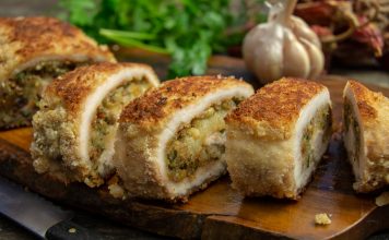 Куриный рулет из грудки по-восточному