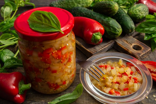Вкусный салат из переросших огурцов с горчицей на зиму Вкусный салат из переросших огурцов с горчицей на зиму