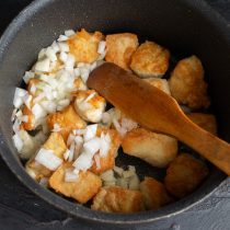 суп с полбой и курицей. belyiy kartofelnyiy sup s kuritsey i polboy 08. суп с полбой и курицей фото. суп с полбой и курицей-belyiy kartofelnyiy sup s kuritsey i polboy 08. картинка суп с полбой и курицей. картинка belyiy kartofelnyiy sup s kuritsey i polboy 08. Сегодня мы приготовим рассольник, но не обычный, с перловкой, а с древней пшеницей полбой. «Жевательная» текстура полбы отлично подходит для супов, рассольник с полбой – не исключение. Мы предлагаем Вам три рецепта рассольника с полбой и солеными огурцами.