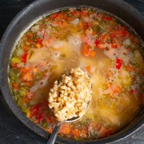 суп с полбой и курицей. belyiy kartofelnyiy sup s kuritsey i polboy 12. суп с полбой и курицей фото. суп с полбой и курицей-belyiy kartofelnyiy sup s kuritsey i polboy 12. картинка суп с полбой и курицей. картинка belyiy kartofelnyiy sup s kuritsey i polboy 12. Сегодня мы приготовим рассольник, но не обычный, с перловкой, а с древней пшеницей полбой. «Жевательная» текстура полбы отлично подходит для супов, рассольник с полбой – не исключение. Мы предлагаем Вам три рецепта рассольника с полбой и солеными огурцами.