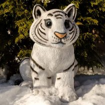 Садовая фигура белого тигрёнка