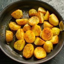 Готовим картофель ещё 10-15 минут на сильном огне